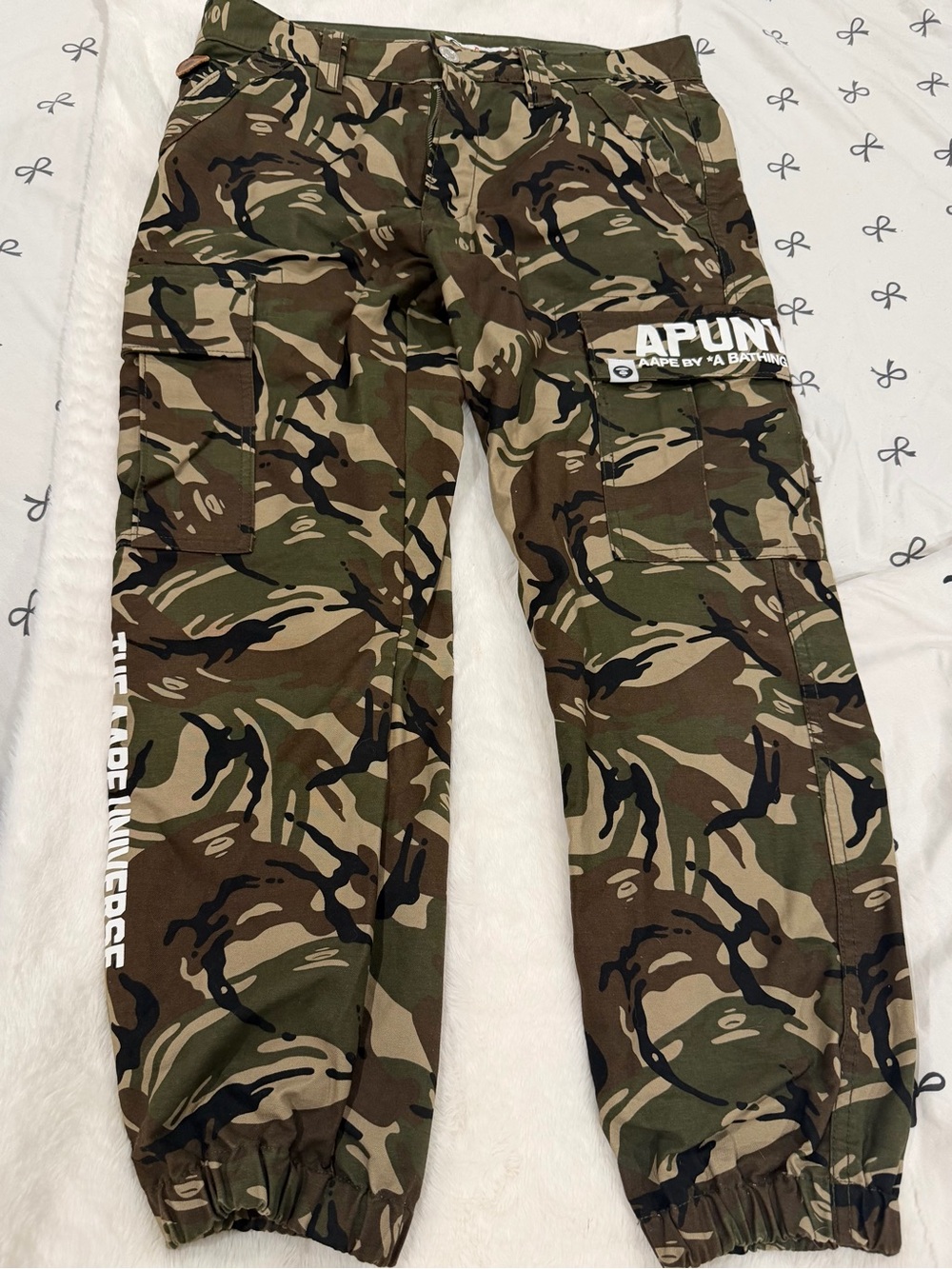 AAPE BY A BATHING APE Camouflage Cargo Pants for Men - Green Camo
